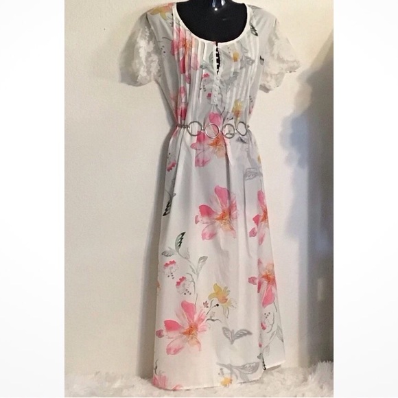 Women’s Floral White and Pink Dress with short lace sleeves. Size M - Picture 1 of 10